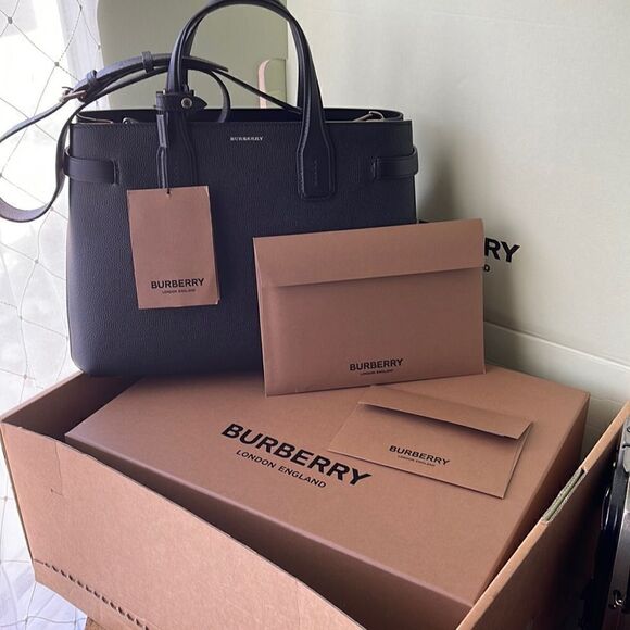 Burberry Authentic Handbag. - Picture 1 of 4